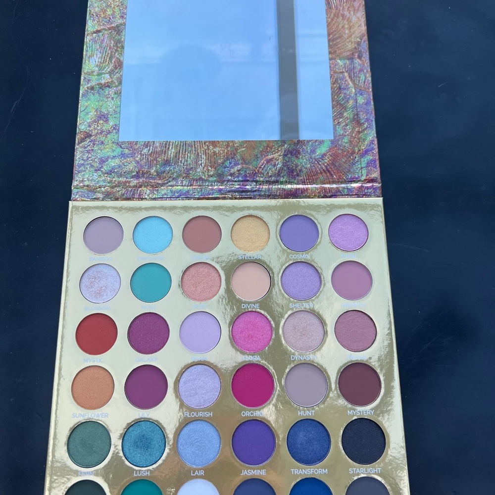 Mega Eyeshadow Palette - MulticolorBH Revolution Doja Cat Mega Eyeshadow Palette - Picture 4 of 4